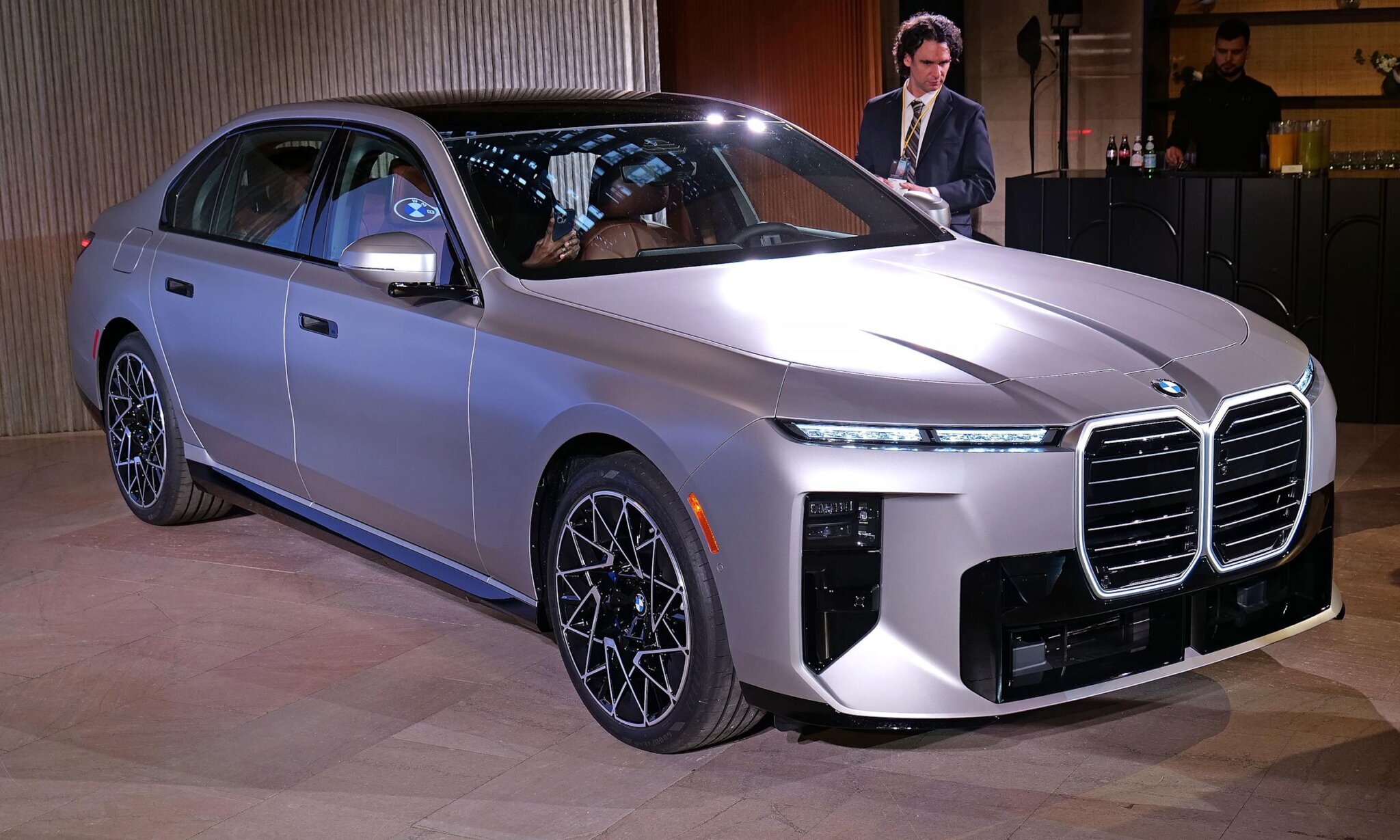 7 series front angle 5