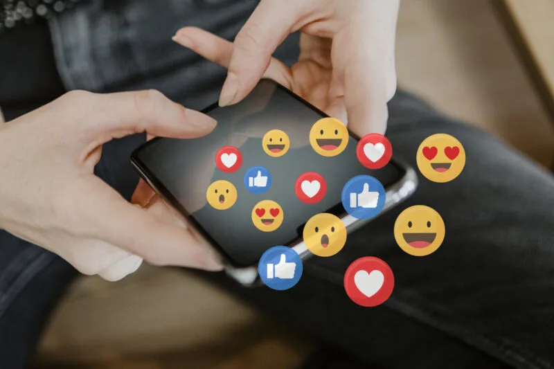 Cum să îți ascunzi datele și să modifici reclamele pe Facebook