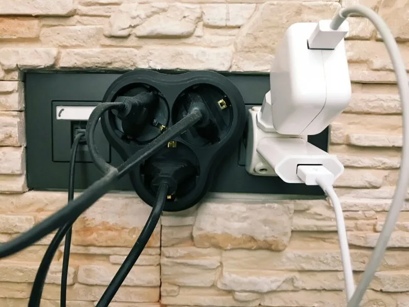 Plugs and adapters connecting to electrical outlet 03 23 23 52 05 utc