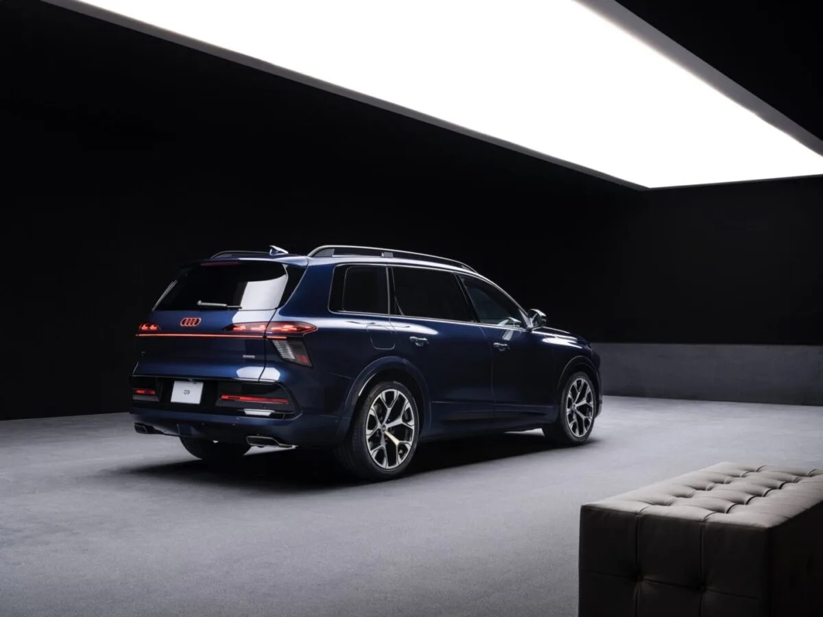 Audi Q9 4