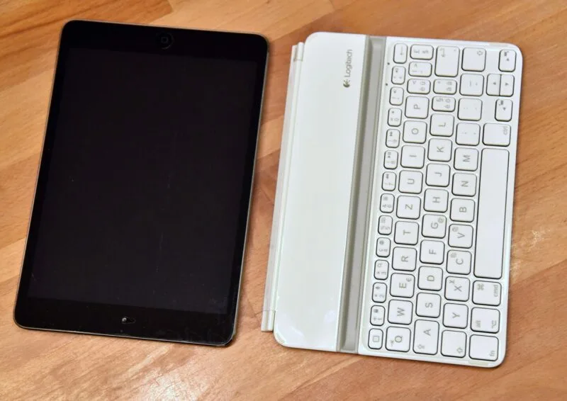 Tableta Apple iPad mini, modelul actual, inainte de viitoarea versiune rezistenta la apa