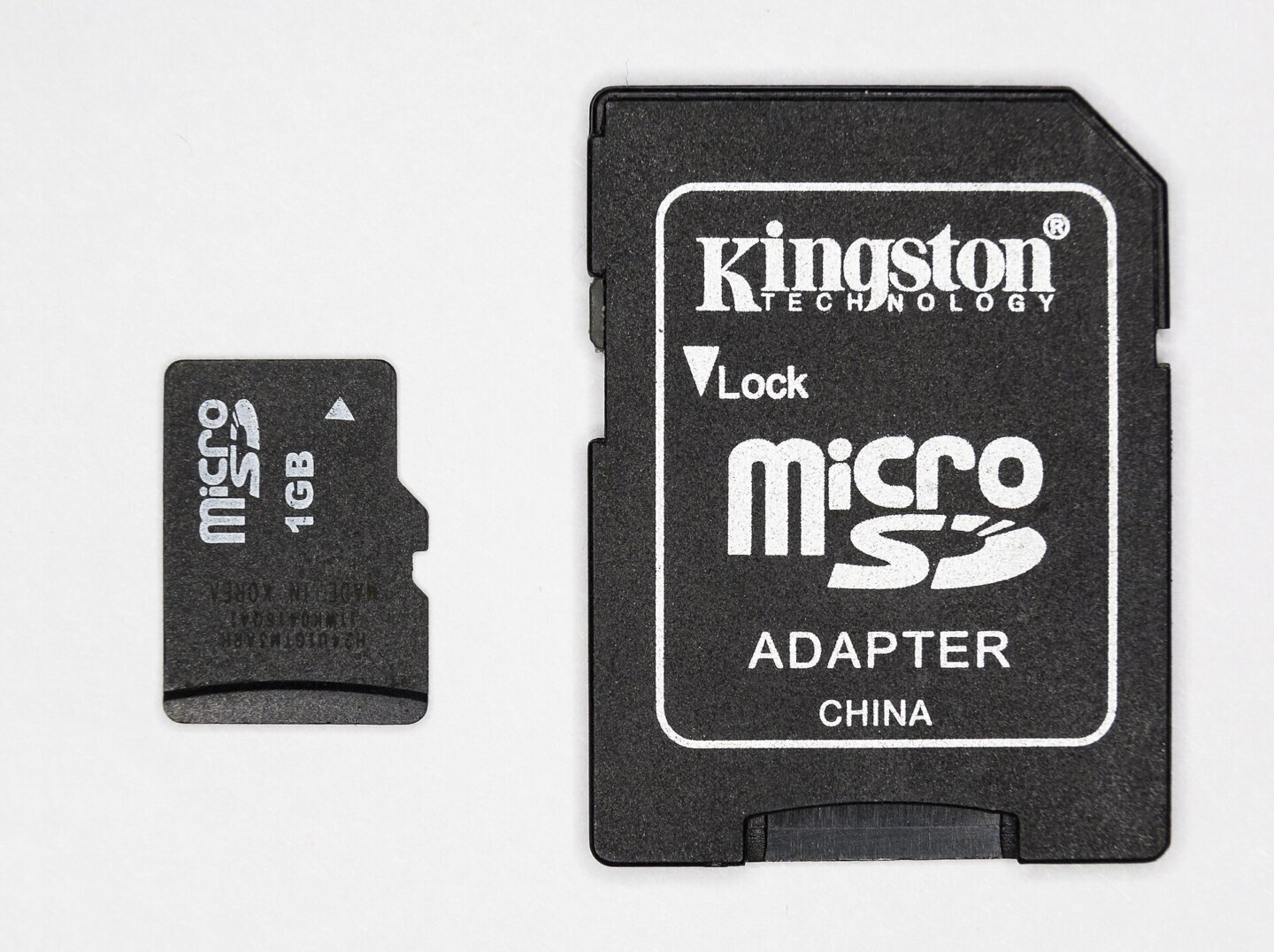 Card microSD cu adaptor SD, soluția care nu mai extinde spațiu de stocare pe telefoanele de top