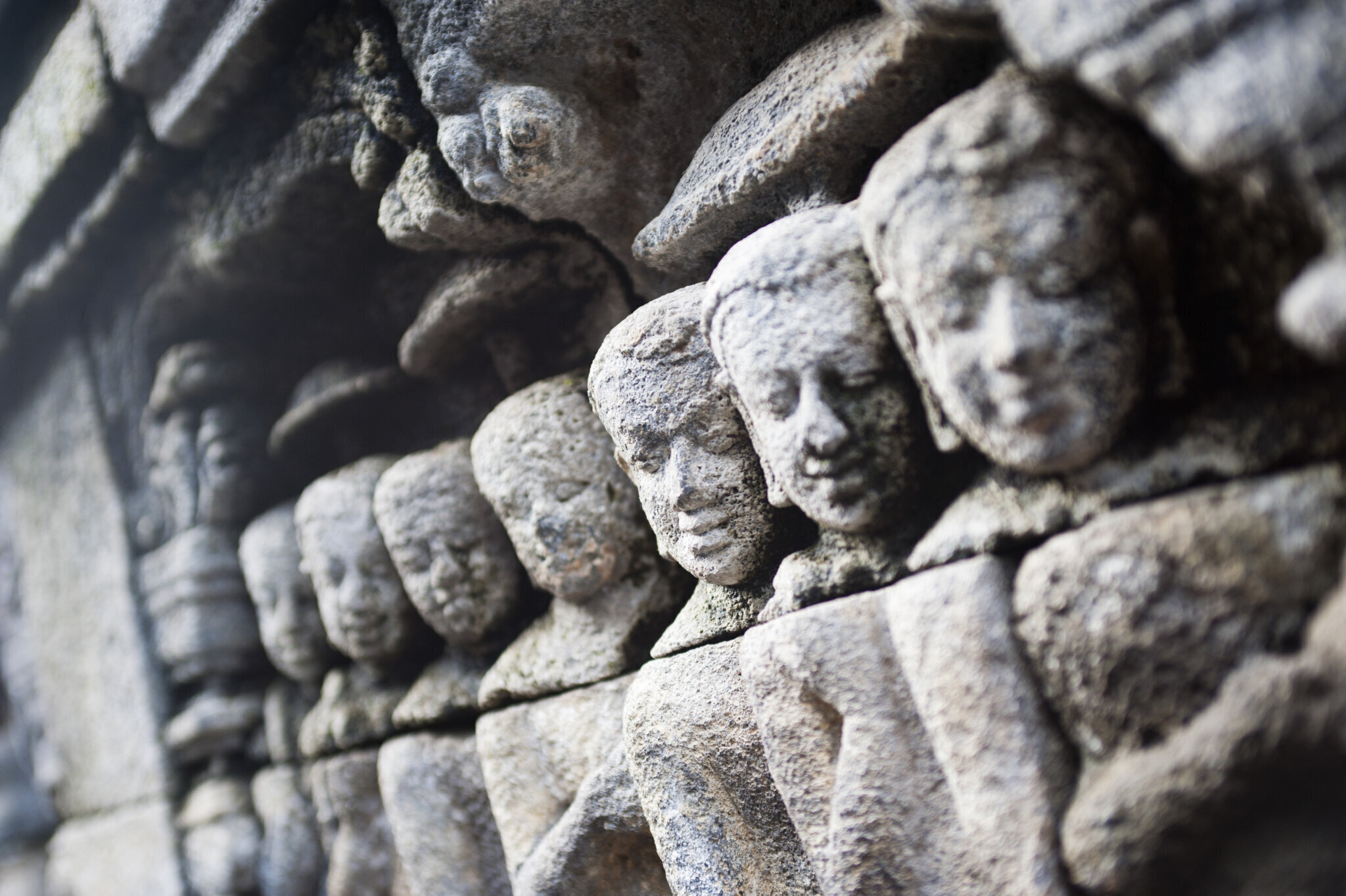 Close up photo of bas relief carvings that line th 03 09 03 26 42 utc
