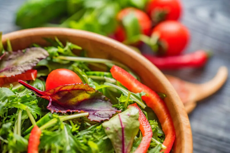 focar cyclospora SUA Fresh salad with tomatoes and peppers 03 09 22 33 51 utc