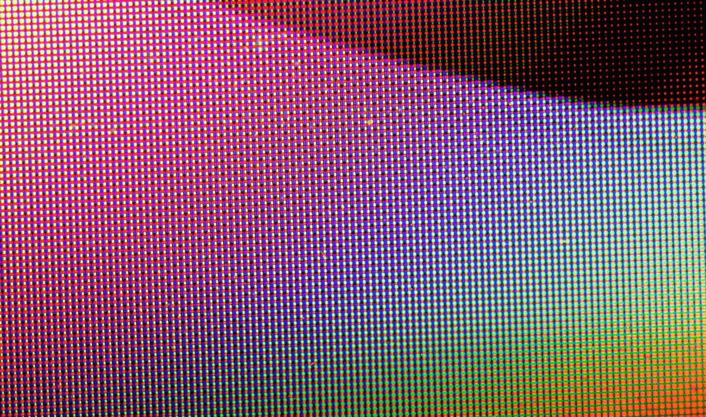 Detaliu macro al matricei de pixeli RGB a unui ecran OLED