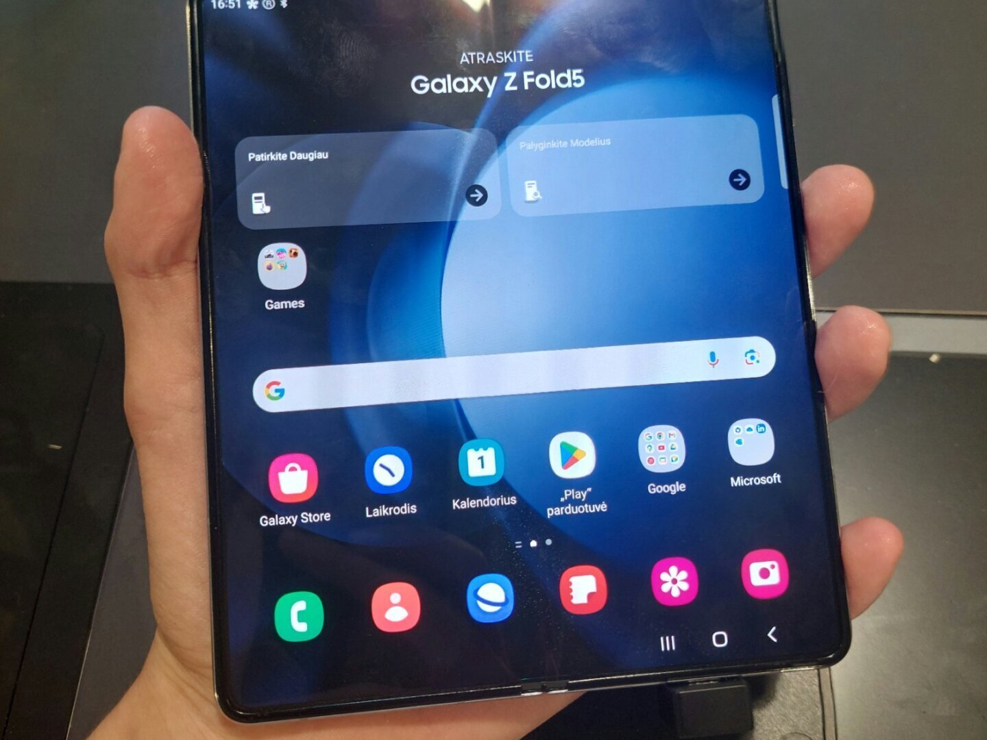 Telefon pliabil Samsung Galaxy Z Fold, generație anterioară seriei Galaxy Z Fold 8