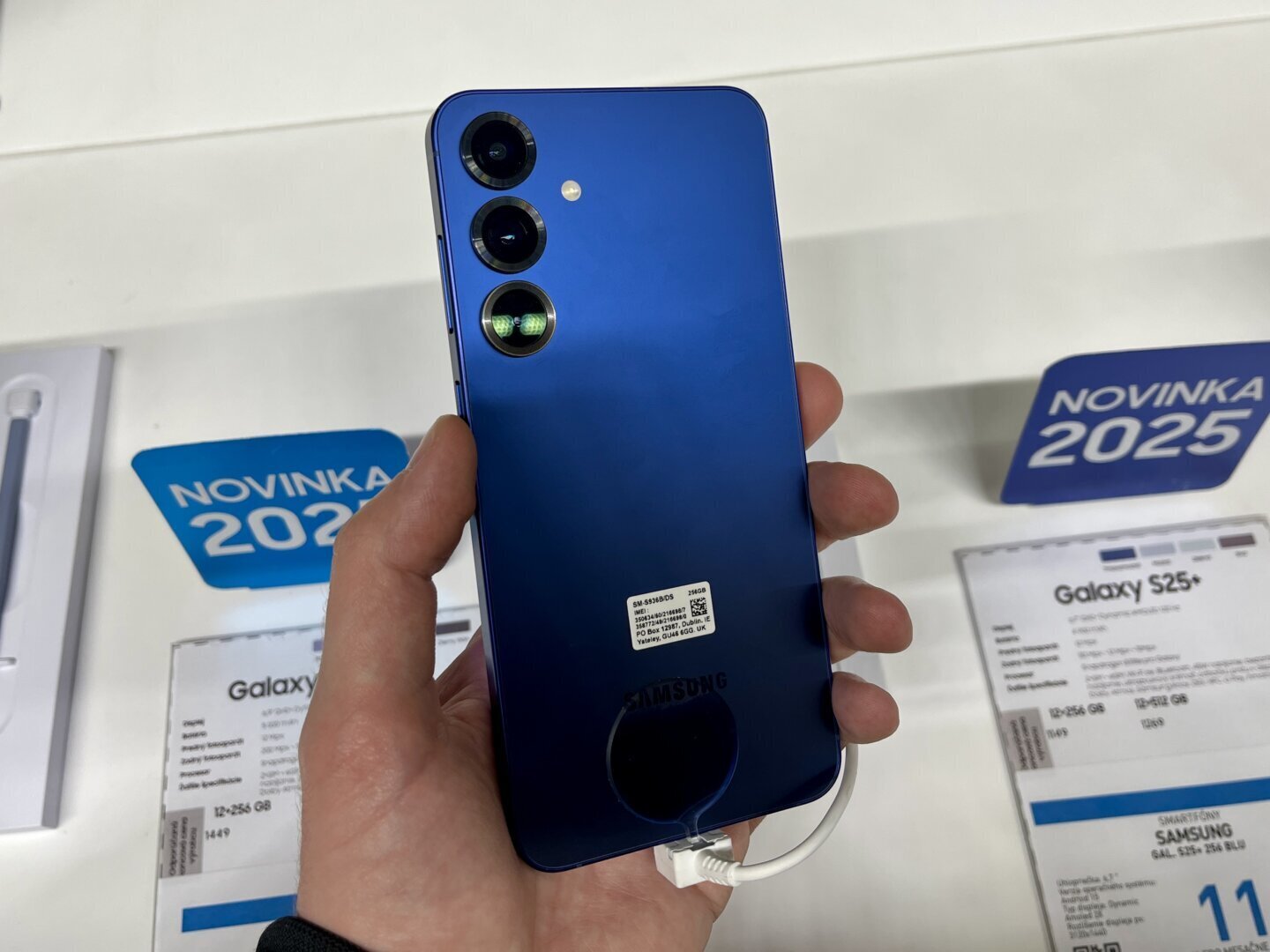 Samsung Galaxy S25+, model ilustrativ pentru gama compactă comparabilă cu viitorul Galaxy S27 Pro cu baterie de 5.028 mAh