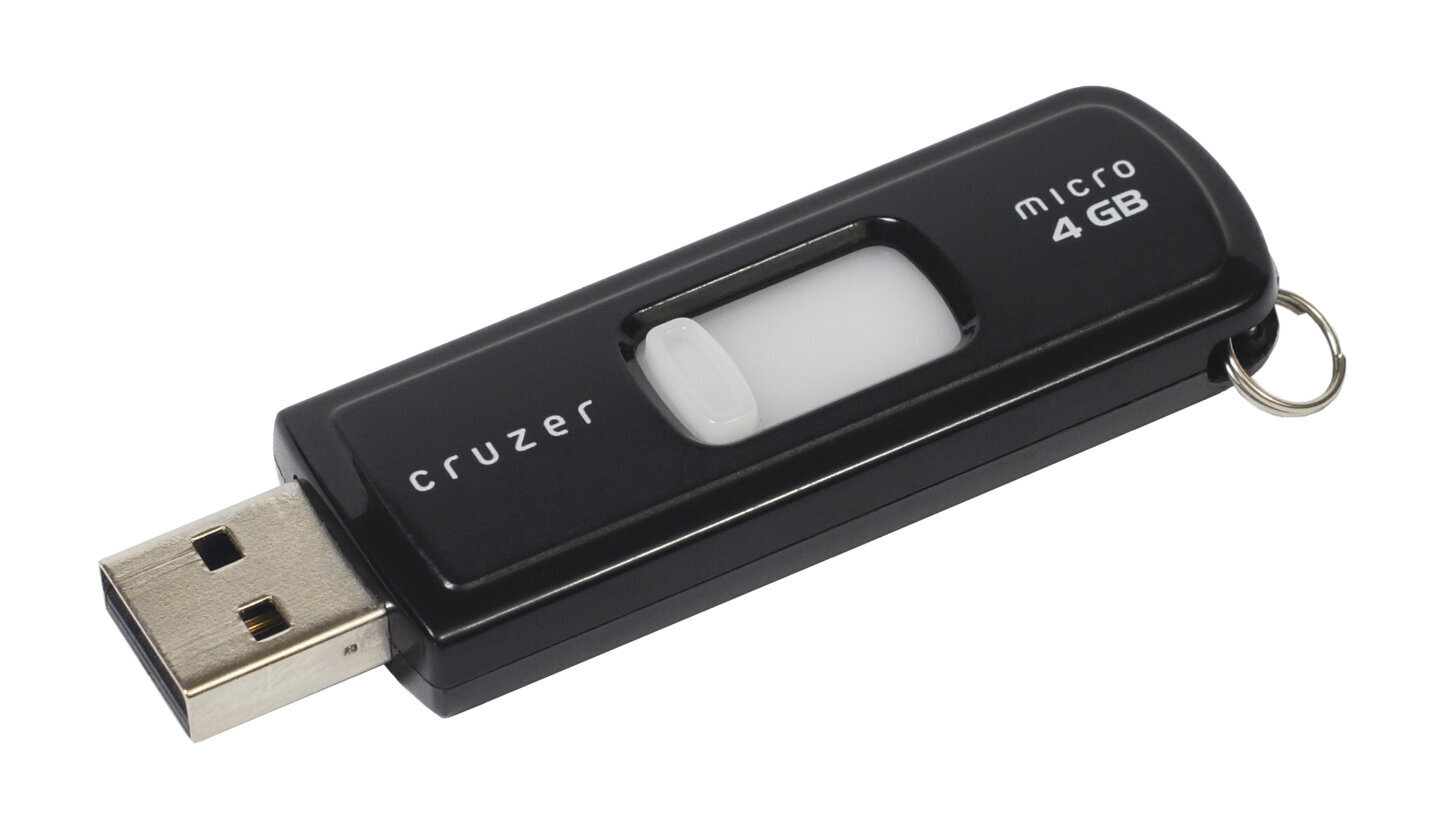 Conectorul metalic al unui stick USB, care poate acumula reziduuri dacă portul este murdar