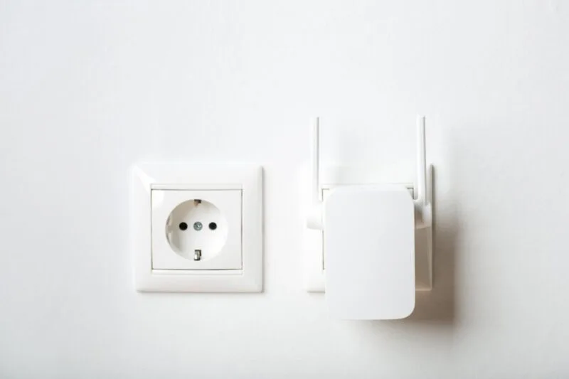 White wi fi repeater indoors at home in outlet wi 03 17 05 07 00 utc