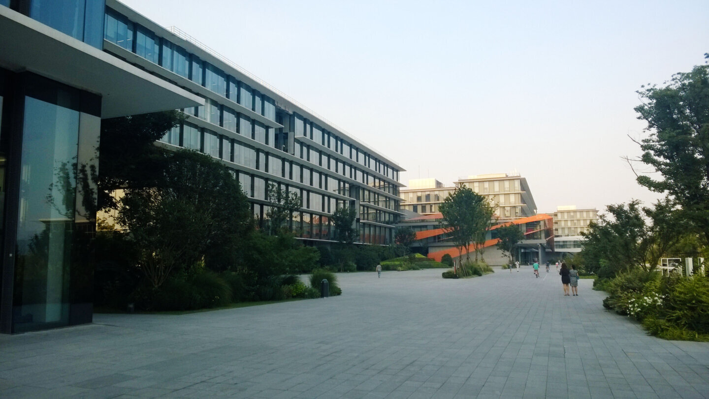 Campusul Alibaba din Hangzhou, unde sunt dezvoltate modelele Qwen ale Alibaba