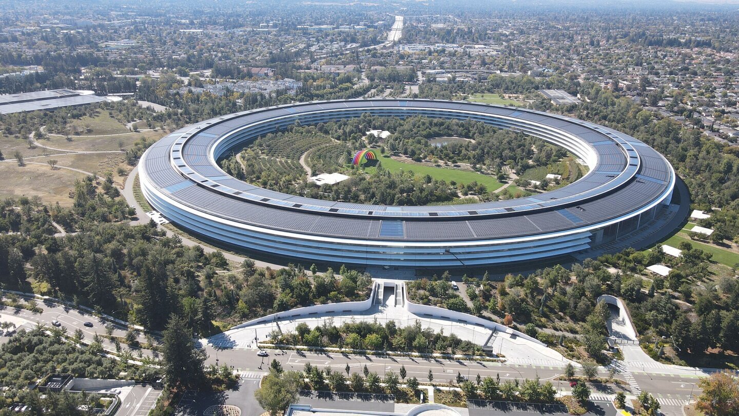 Apple Park, Cupertino, sediul companiei care scumpește abonamentele Apple TV și Apple One