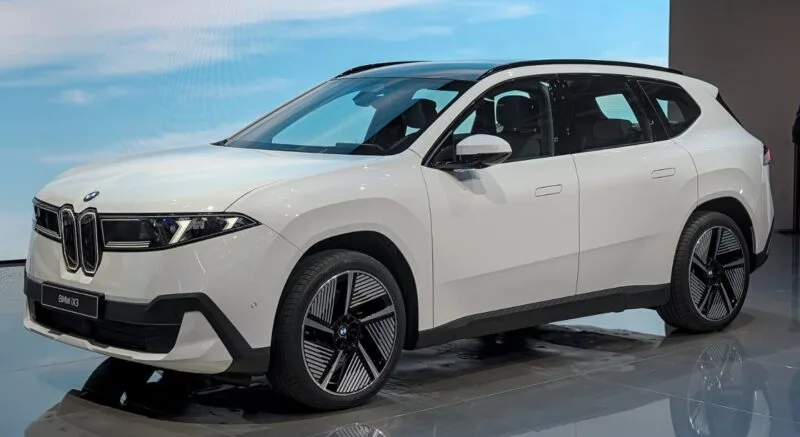 BMW iX3 expus la salonul auto IAA Mobility 2025 din Munchen