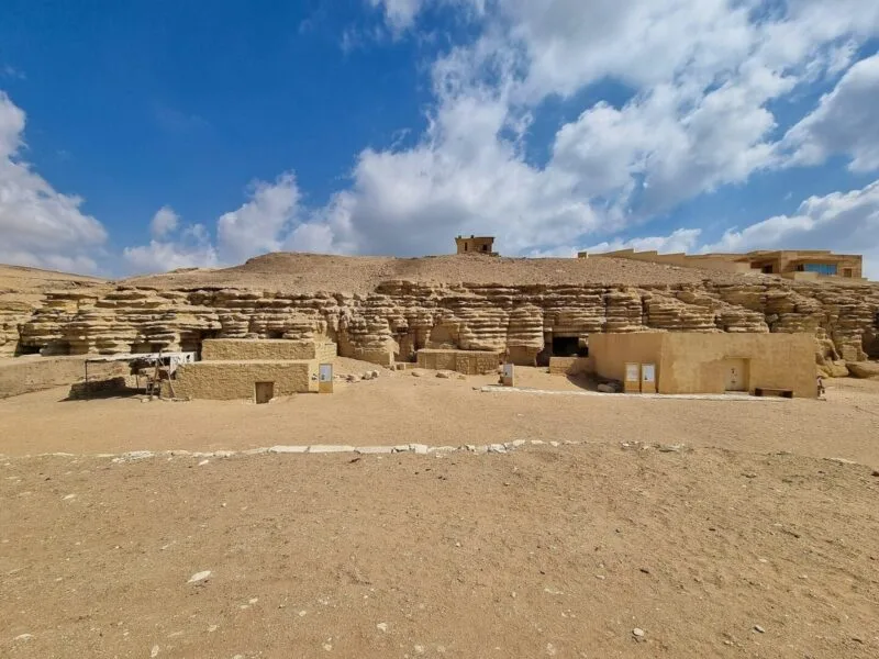 Necropola Bubasteion din Saqqara, cu morminte săpate în stâncă