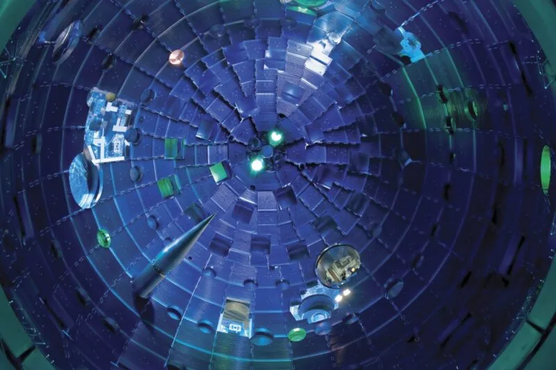 Camera țintă sferică a National Ignition Facility de la Lawrence Livermore National Laboratory