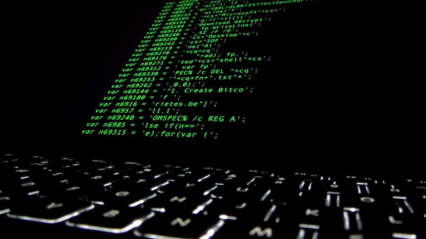 Cod al ransomware-ului Locky, exemplu de amenințare blocată de actualizările Windows