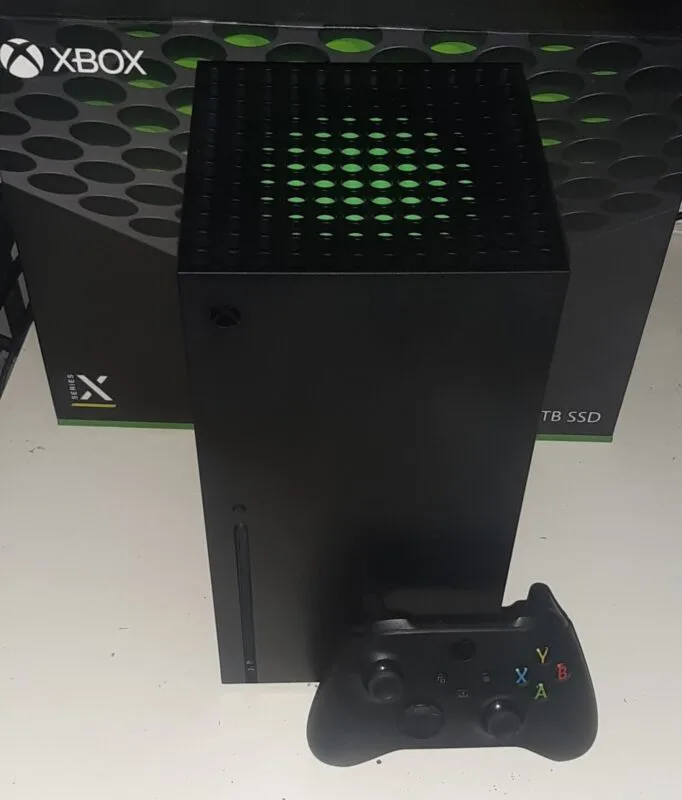 Consola de jocuri Xbox Series X, in picioare, culoare negru