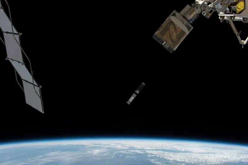 Google Gemma în orbită: sateliți CubeSat eliberați de pe Stația Spațială Internațională