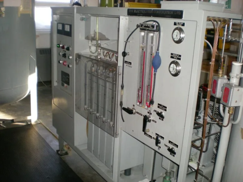 Electrolizor industrial de apă folosit pentru producerea de hidrogen verde prin electroliză