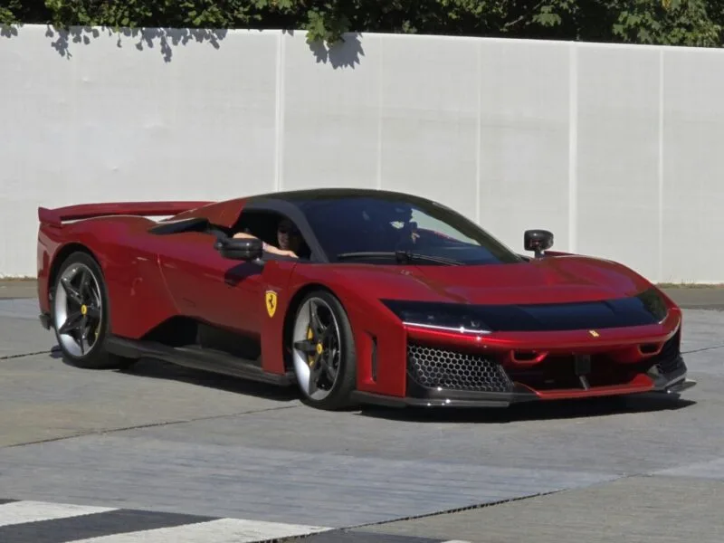 Ferrari F80, supercar-ul hibrid de 1.200 CP cu motor V6 de 3 litri