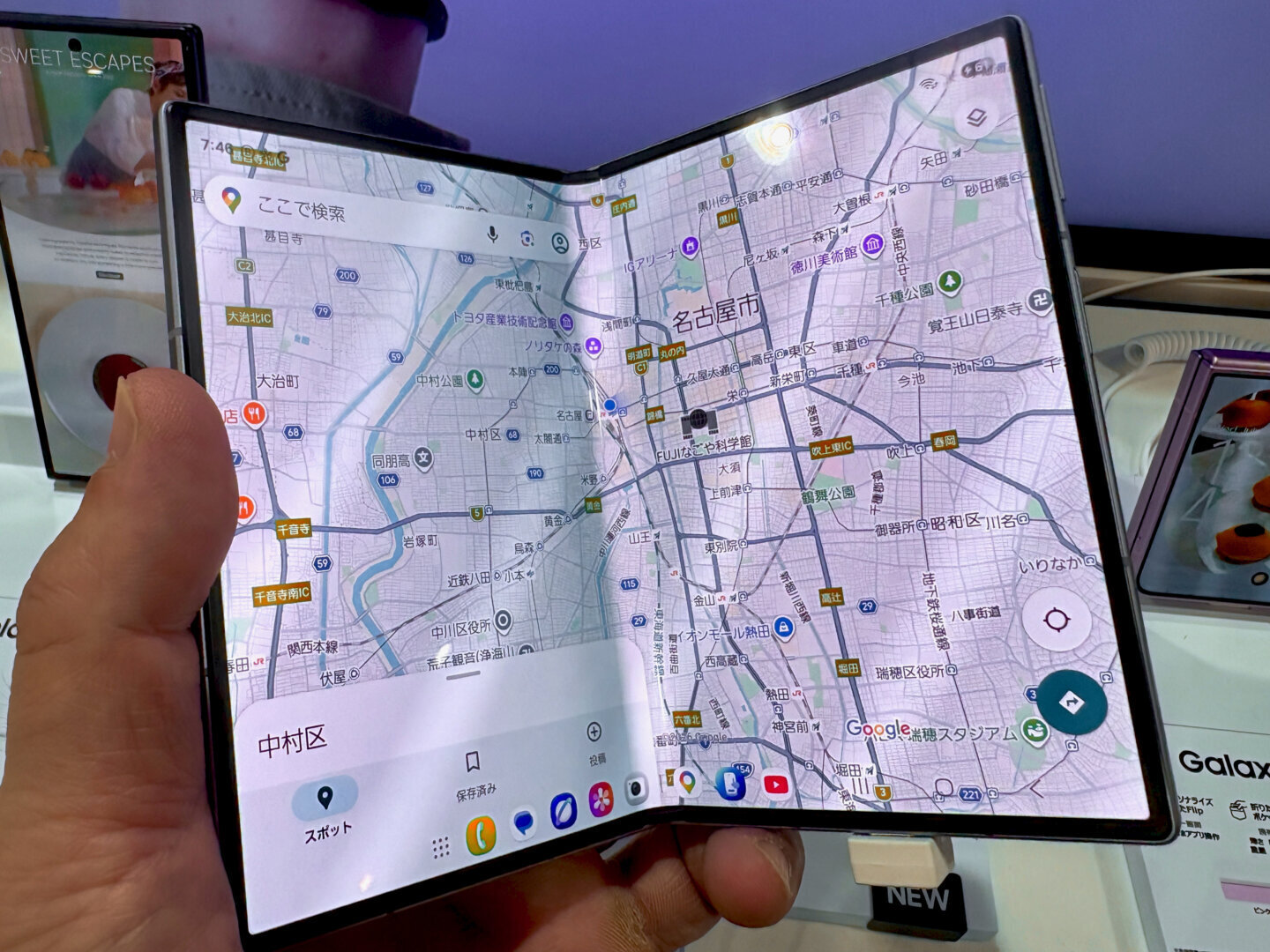 Galaxy Z Fold 8 desfășurat, cu ecranul interior în format 4:3