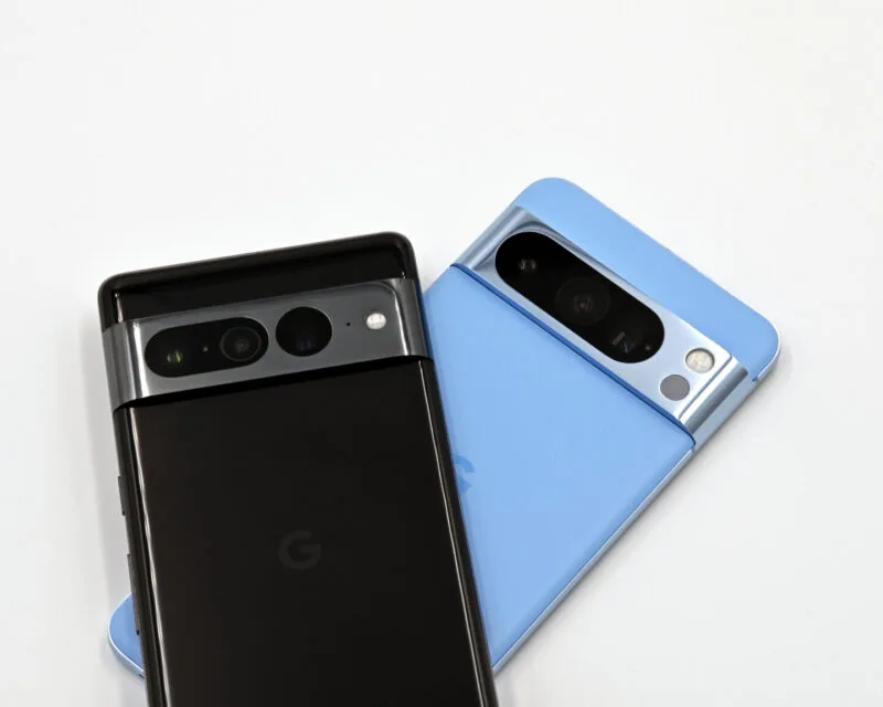 Google Pixel 11: telefoane Google așezate unul lângă celălalt
