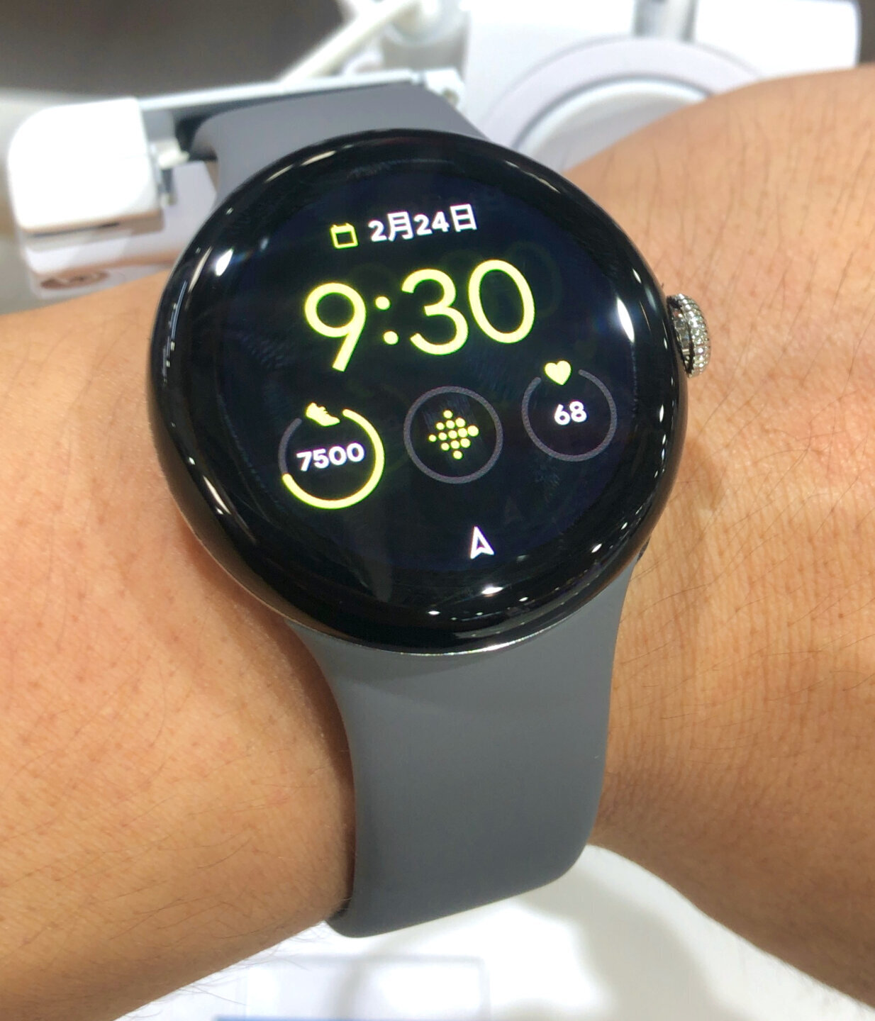 Ceas Google Pixel Watch cu Wear OS, platforma care primește Find people
