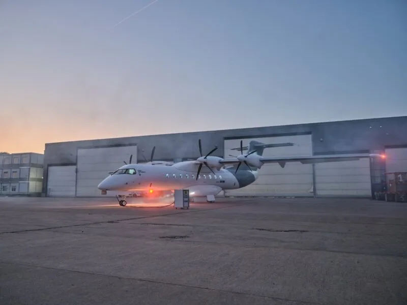 Prototipul de avion electric Heart Aerospace X1 scos din hangar pentru prima prezentare publică