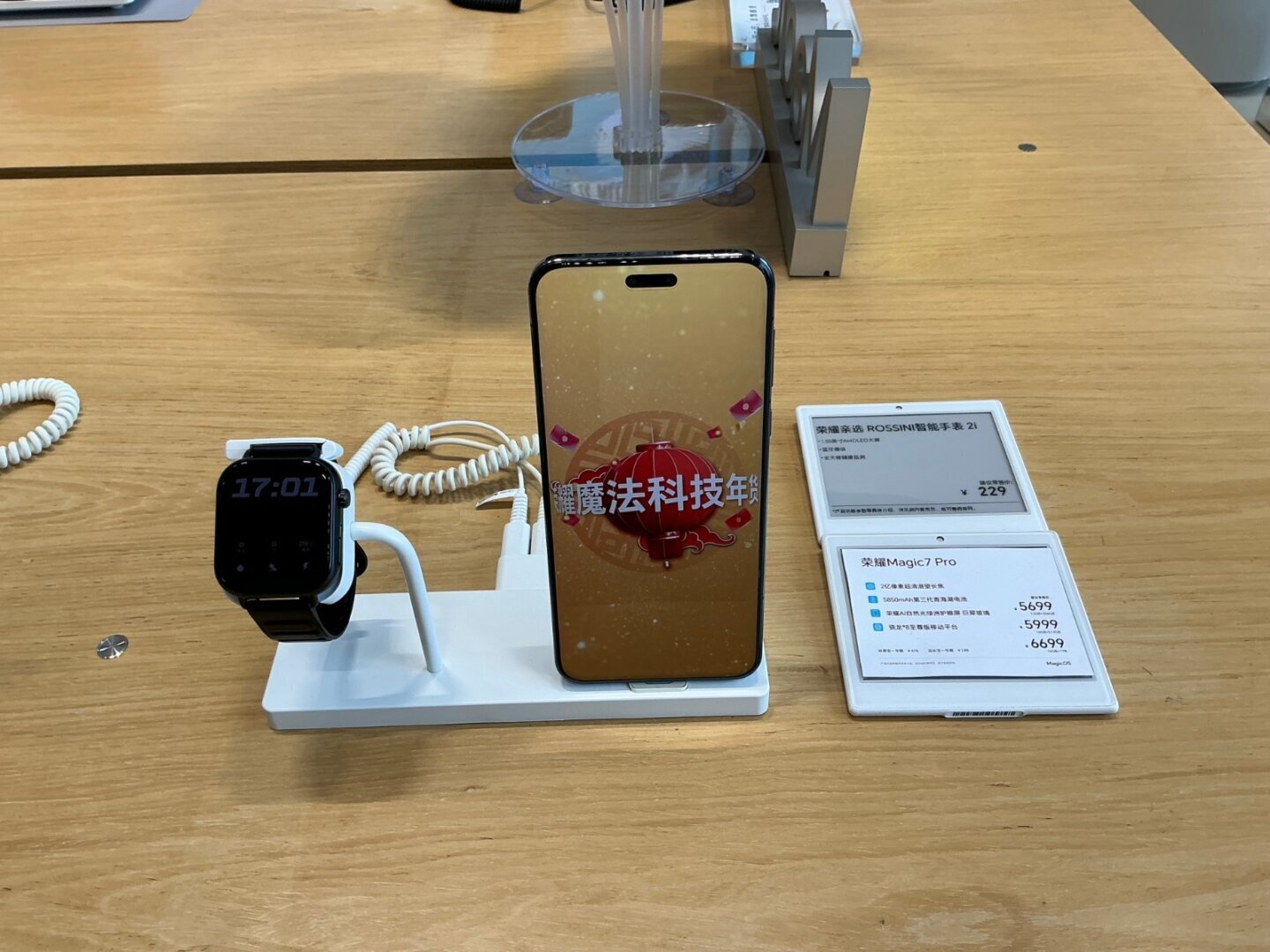 Honor 700 Pro ar putea primi un ecran secundar pe capacul din spate