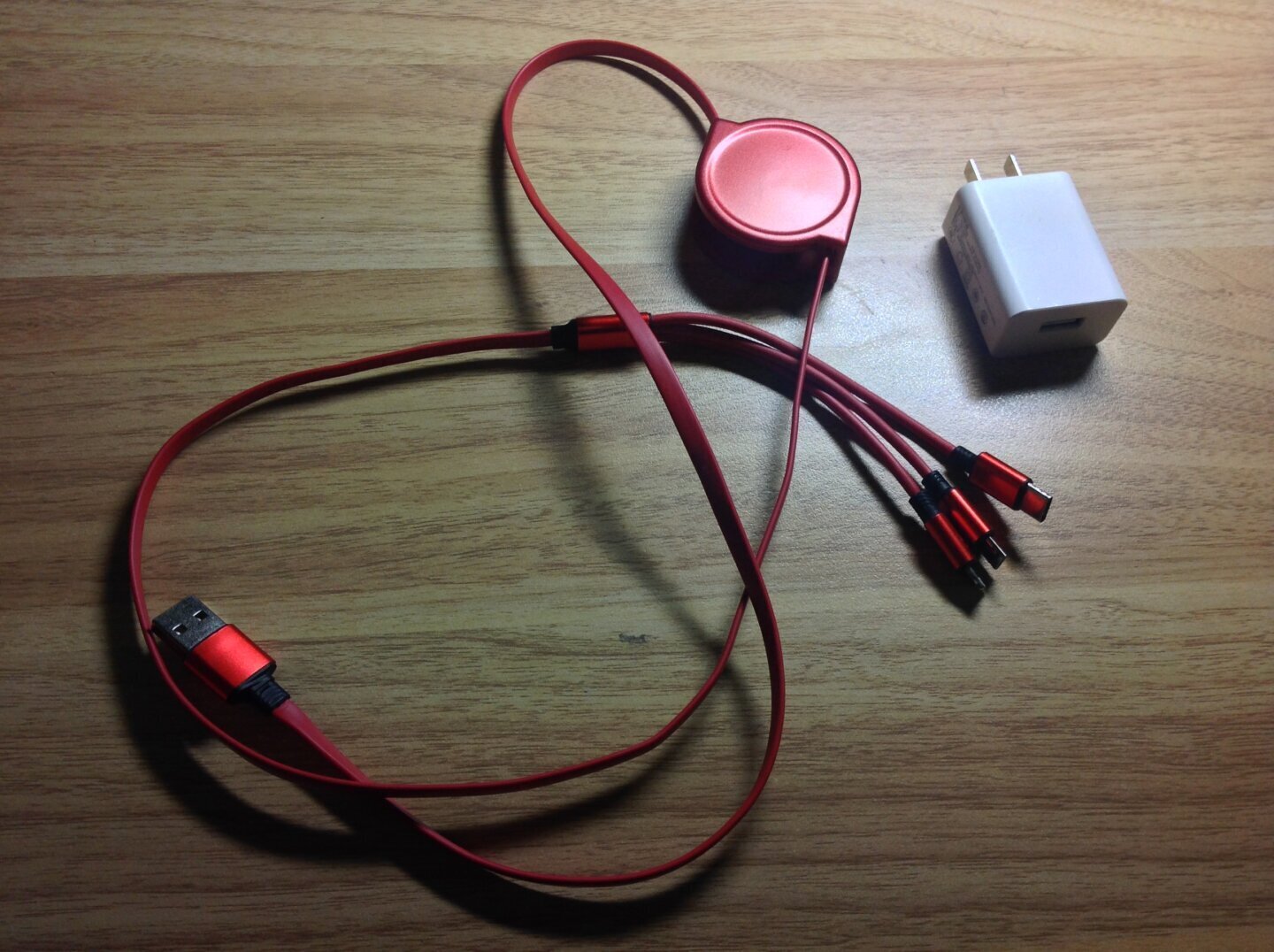 Încărcător USB multiport și cabluri, categoria centrală în comparația Anker vs Ugreen