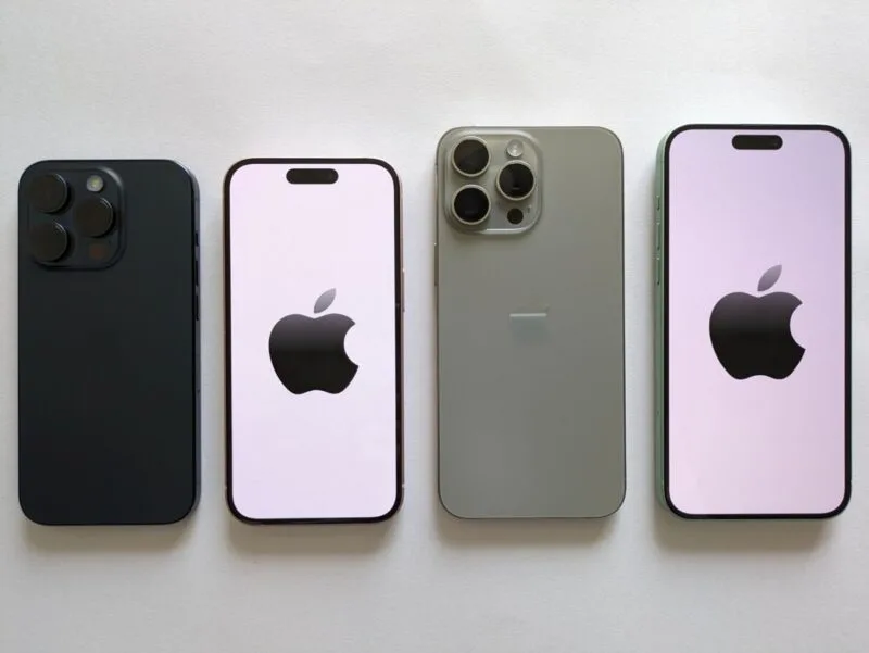Un iPhone Pro Max văzut din spate, cu modulul de camere vizibil