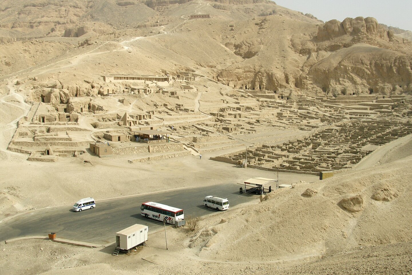 Necropola tebană de lângă Luxor, locul unde au fost documentate cele 20 de mumii egiptene din TT 209