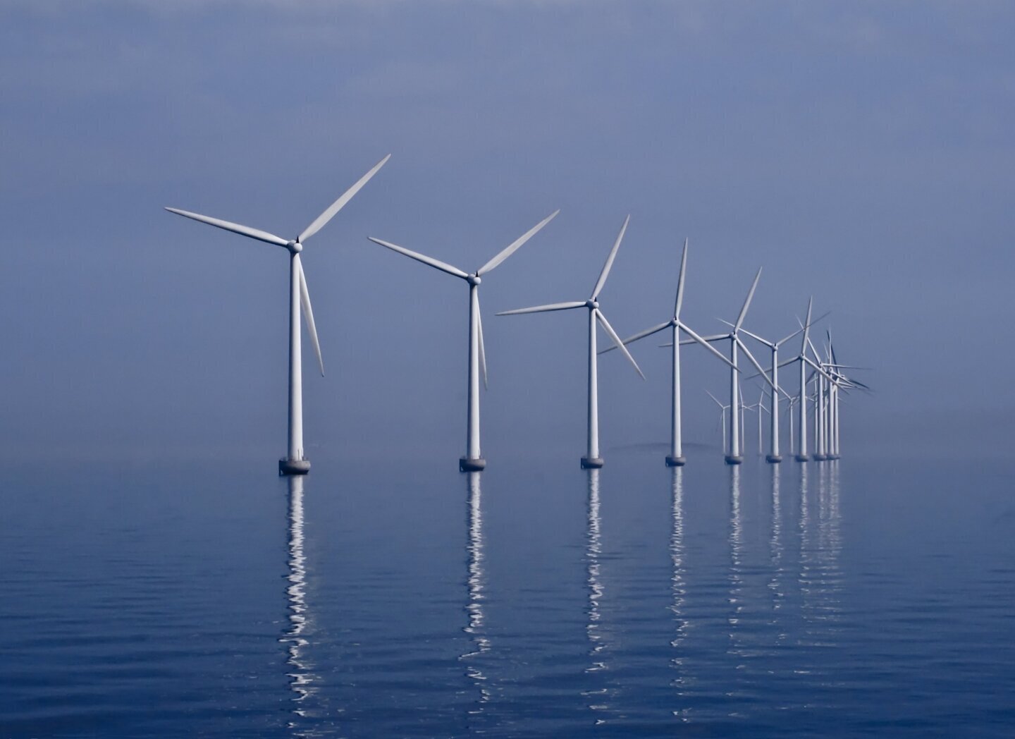 Turbine eoliene offshore care pot alimenta centre de date subacvatice