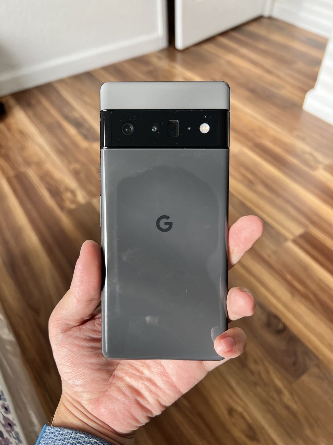 Bara de camere a unui Google Pixel Pro, designul păstrat și de Pixel 11 Pro
