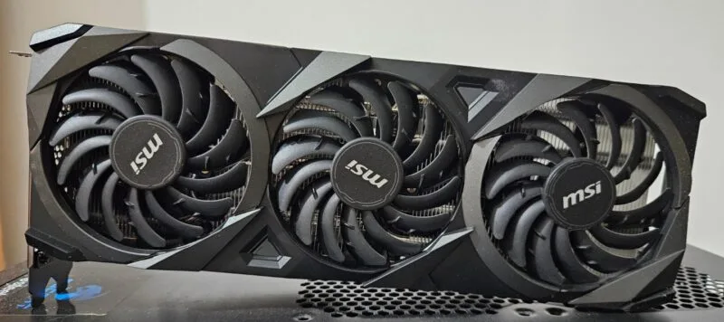 Placa video MSI GeForce RTX 3070 Ventus 3X OC vazuta din laterala