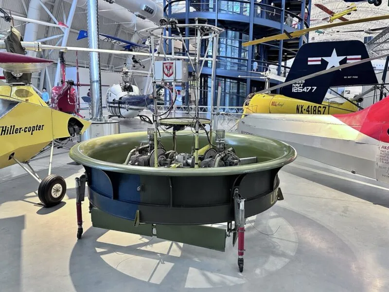 Platformă zburătoare Hiller 1031-A-1 expusă în muzeul Udvar-Hazy al Smithsonian
