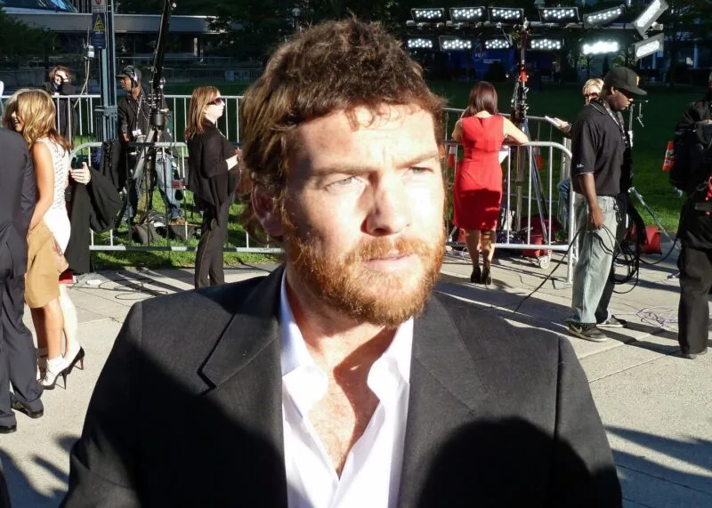 Portret al actorului Sam Worthington, protagonistul serialului I Will Find You