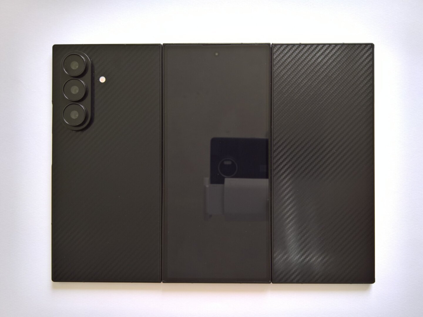 Samsung Galaxy Z TriFold desfășurat, rivalul direct al lui Huawei Mate XT 2