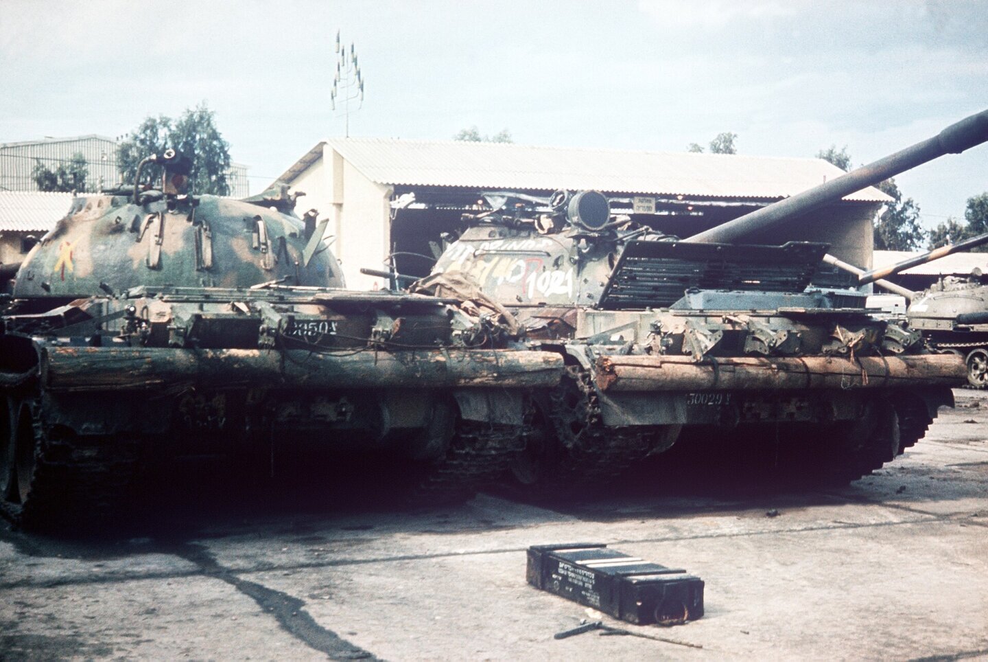 laserul lui Coandă Tancuri sovietice T-55, blindatele pe care laserul lui Coandă le-ar fi topit conform legendei