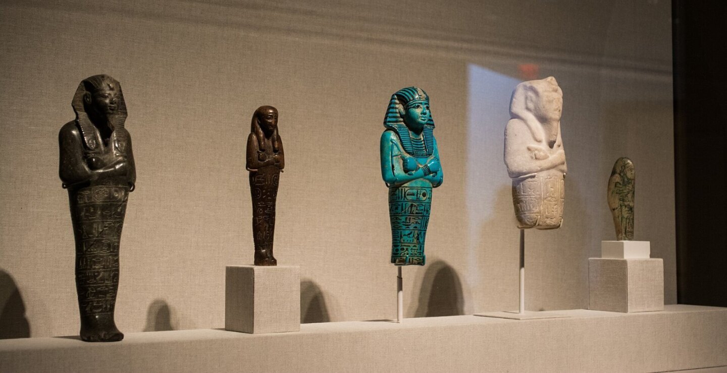 Statuete funerare ushabti din Egiptul antic, similare celor din descoperire la Saqqara