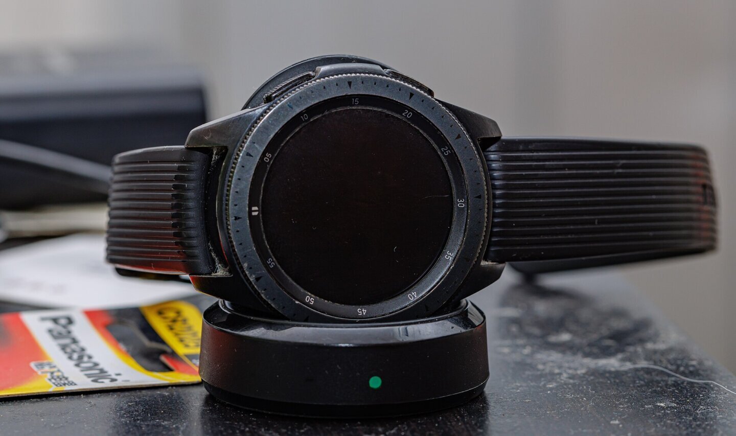 Detaliu cu un ceas Samsung Galaxy Watch, model comparabil cu Galaxy Watch 8