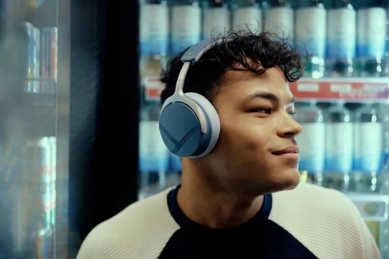 Beyerdynamic aventho y headphones lifestyle