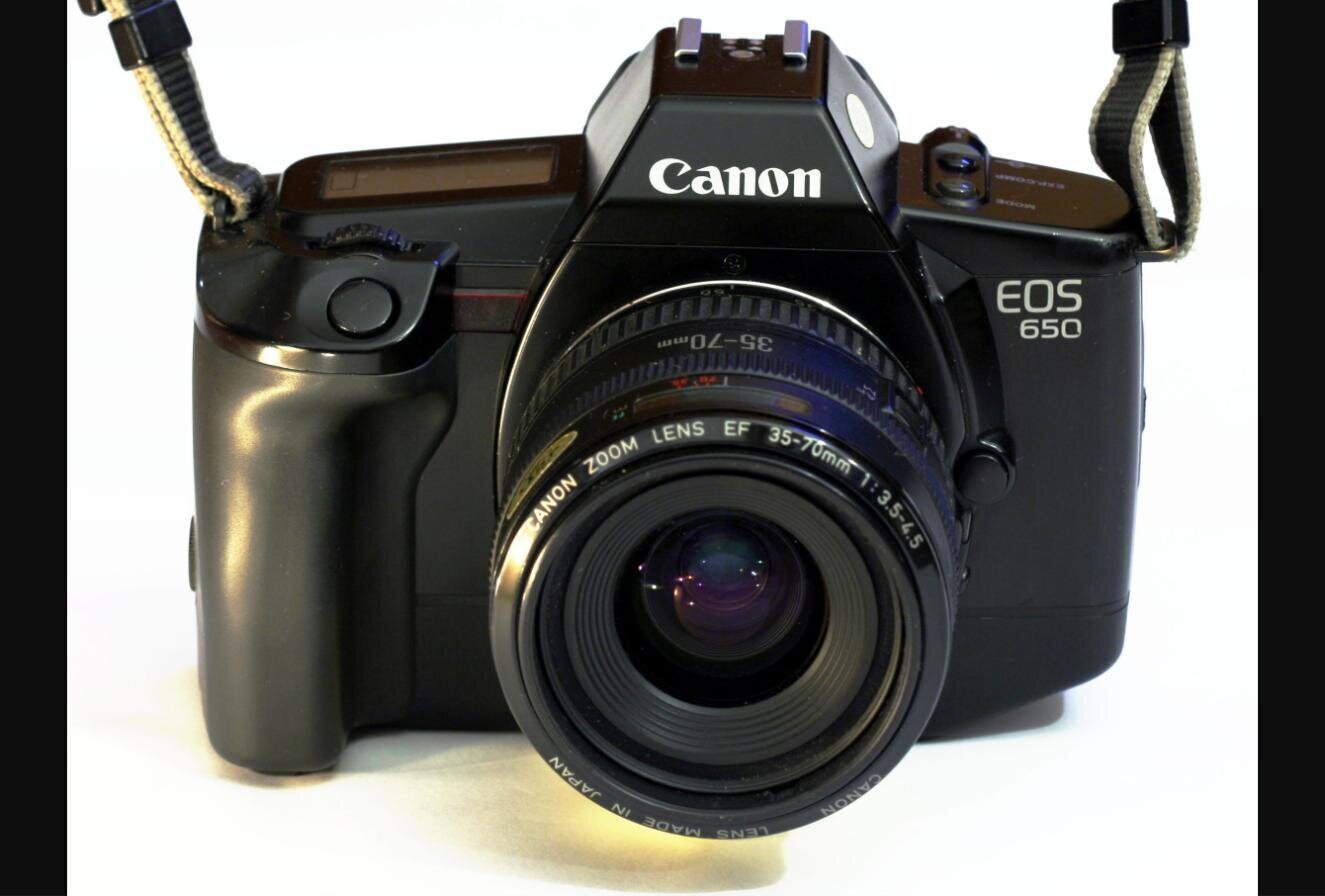 Canon EOS 650, aparatul pe film care a inspirat designul lui Canon EOS R8 Mark II