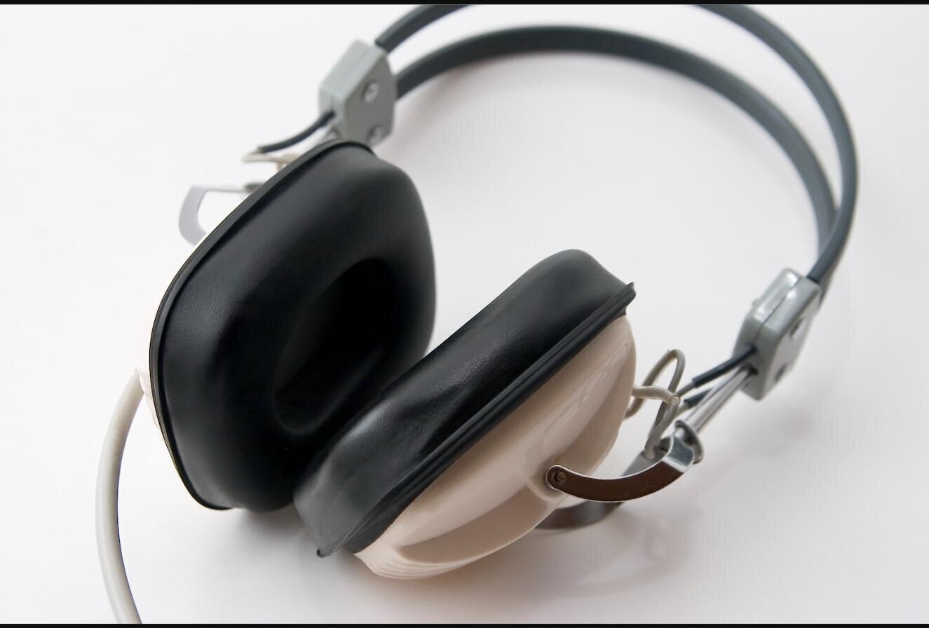 Căști cu fir, singura cale prin care Spotify Lossless ajunge intact la urechi