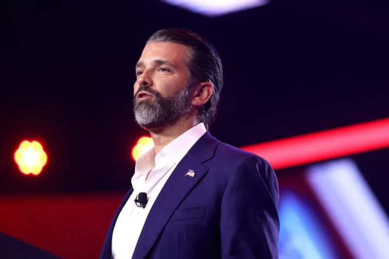 Donald Trump Jr. vorbind pe scena unui eveniment public