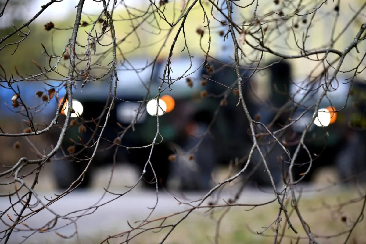 Vehicul militar JLTV al armatei SUA în timpul unui exercițiu de instruire