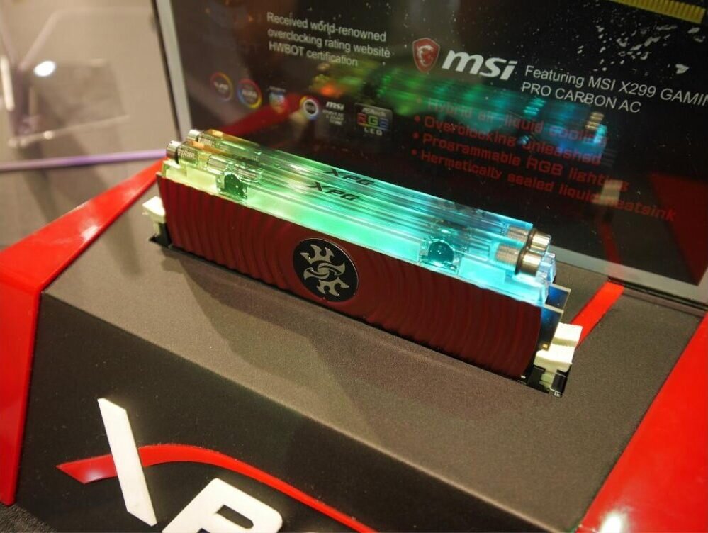 Criza de memorie ilustrată: modul DDR4 XPG cu radiator și iluminație RGB
