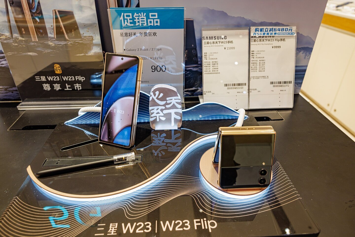 Panouri OLED pliabile Samsung, de tipul celor folosite pe iPhone Duo
