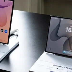 Galaxy Z Fold 8 sau Z Fold 9: cumperi acum sau aștepți până în 2027
