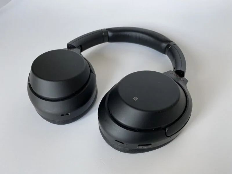 Căști over-ear Sony din seria WH-1000X, cu anulare activă a zgomotului