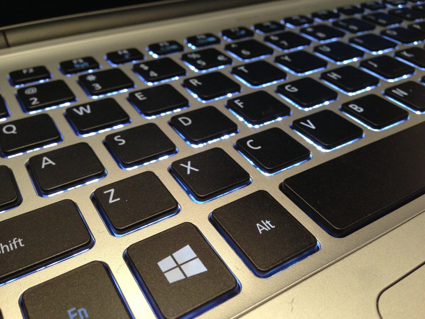 Tastatura unui laptop Acer, similară cu zona din aliaj de magneziu de la Acer Swift Blade 14